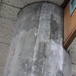 コンクリート製の円柱の写真