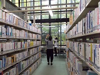 「図書館建築ツアー(館内撮影OK)」を開催しました。