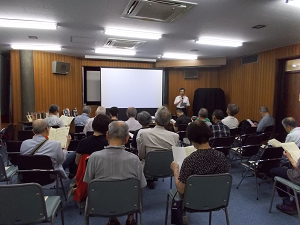 所蔵資料鑑賞会1『神奈川ゆかりの作家たち』「川端康成」・「小林秀雄」を開催しました。